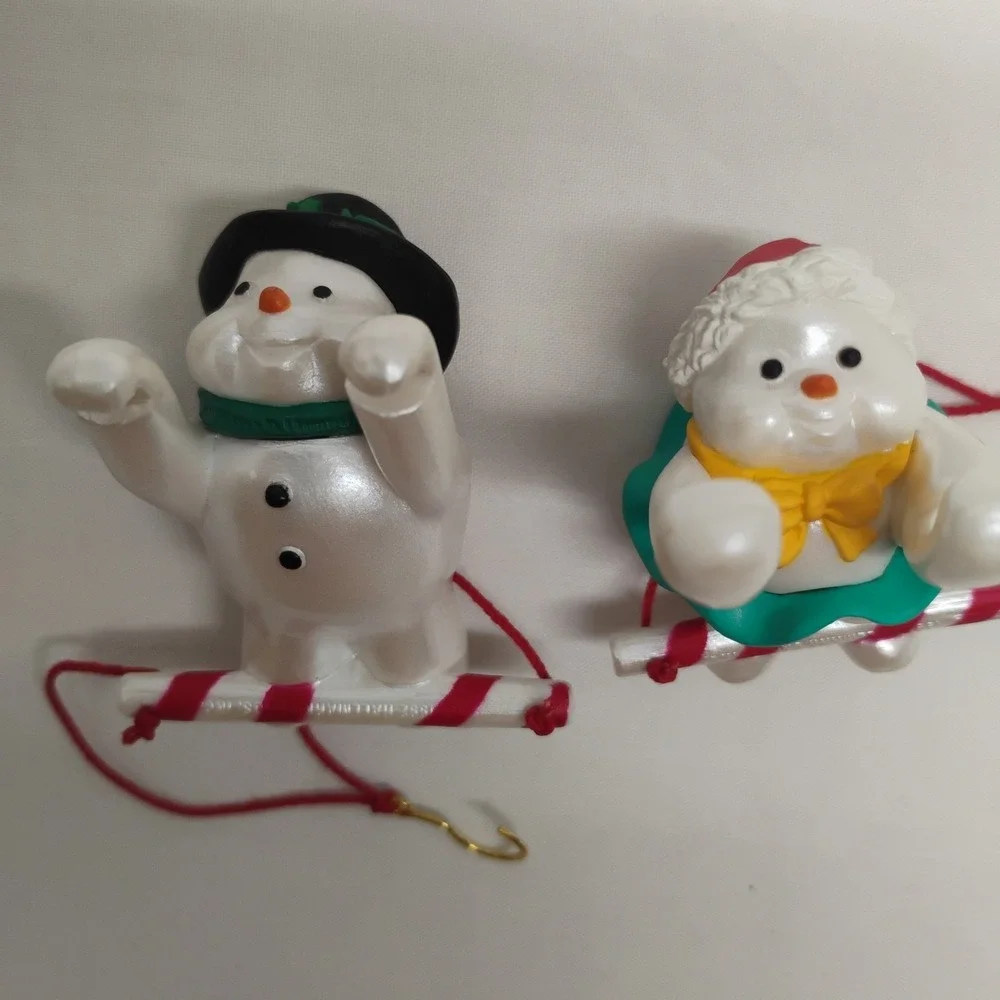 1992 Hallmark Keepsake Christmas Ornament Cool Fliers‎ Locking Hands 2pc Snowman